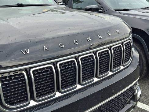 Used 2022 Jeep Wagoneer Series III w/ Premium Group I AWD/4WD image 4