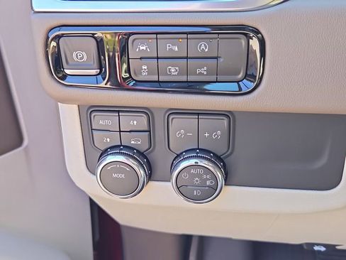 New 2026 GMC Yukon XL Denali w/ LPO, Floor Liner Package image 23