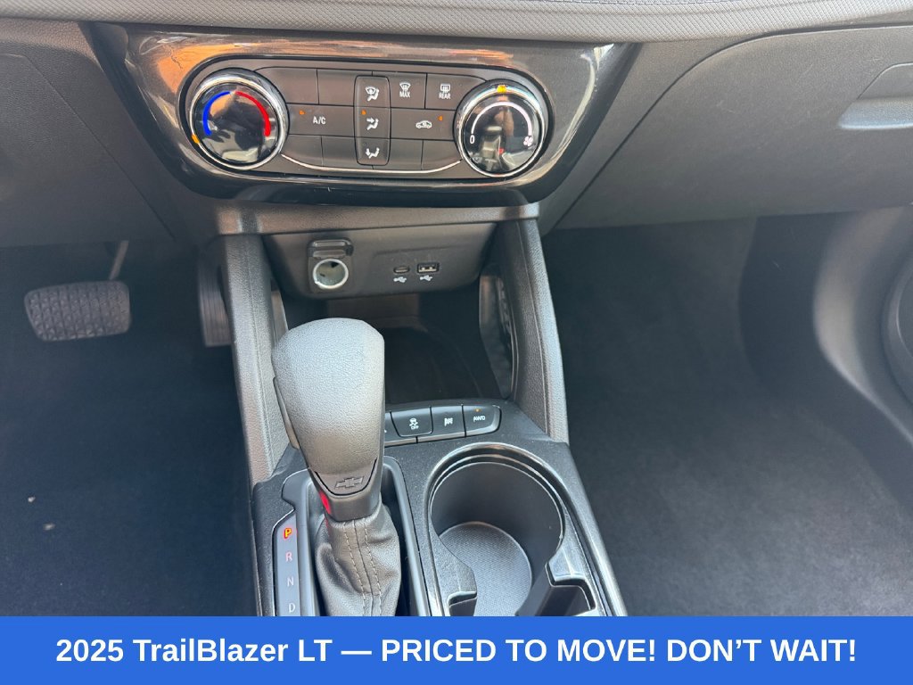 Used 2025 Chevrolet TrailBlazer LT AWD/4WD image 11