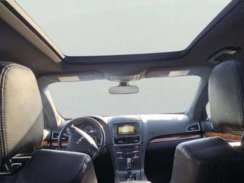 Used 2016 Lincoln MKT AWD image 9