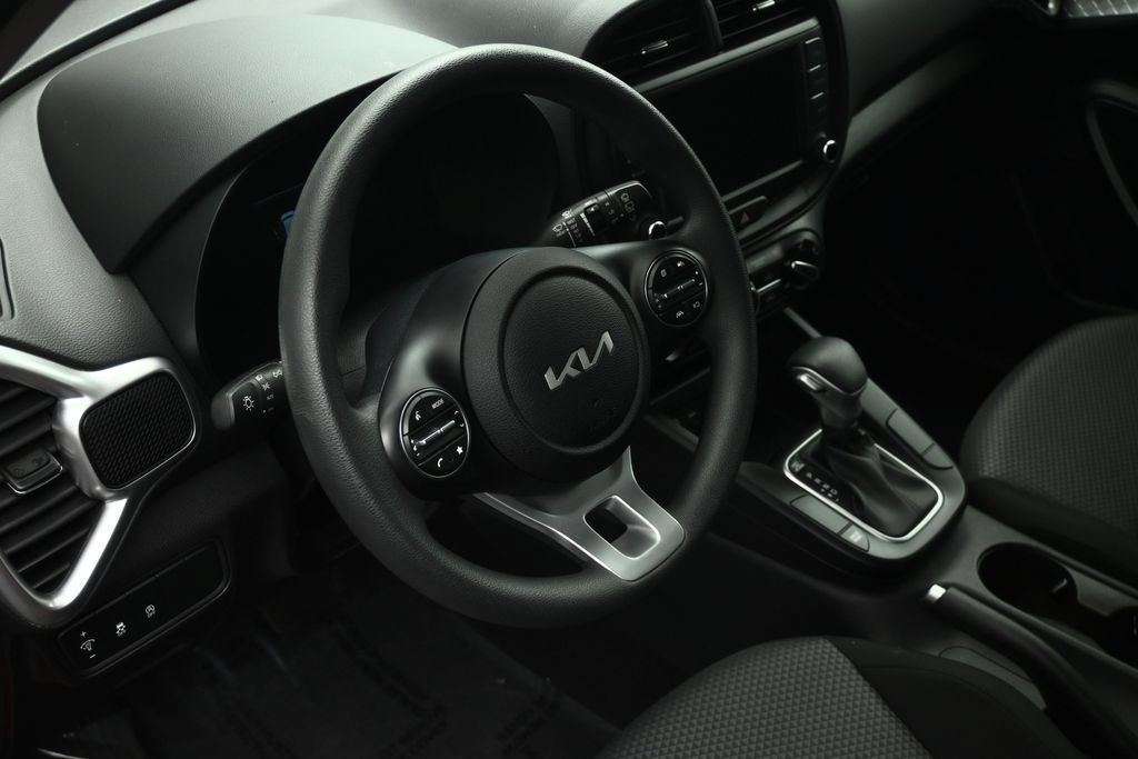 Used 2025 Kia Soul LX w/ LX Technology Package FWD image 52
