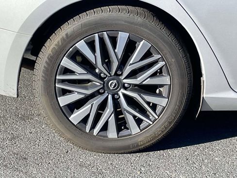 Used 2024 Nissan Altima 2.5 SV image 13