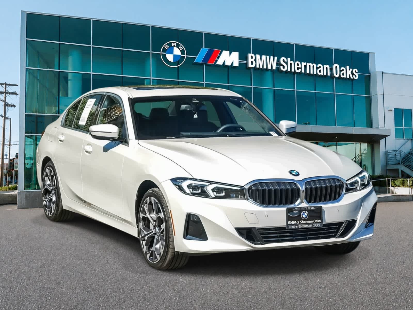 Used 2026 BMW 330i Sedan w/ Convenience Package RWD image 3