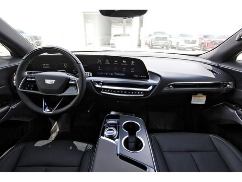 New 2026 Cadillac Lyriq Premium Luxury image 9