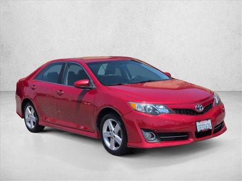 Used 2014 Toyota Camry SE FWD image 3