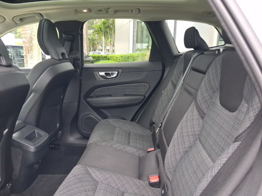 Certified 2024 Volvo XC60 B5 Core AWD/4WD image 8