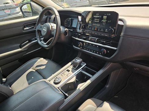 Used 2025 Nissan Pathfinder SL w/ SL Premium Package AWD/4WD image 11