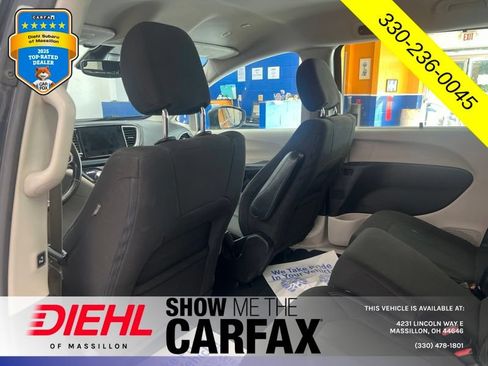 Used 2021 Chrysler Pacifica Touring w/ Cold Weather Group FWD image 17