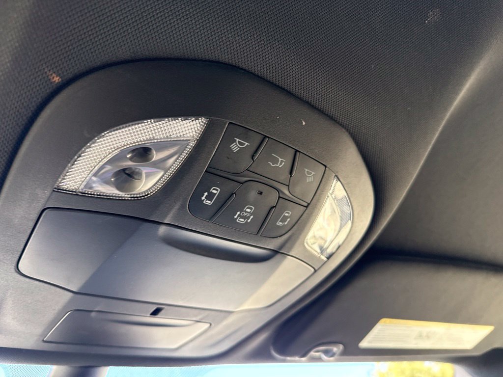 Used 2025 Chrysler Pacifica Select FWD image 21