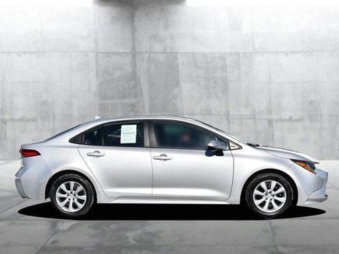 Used 2025 Toyota Corolla LE image 5