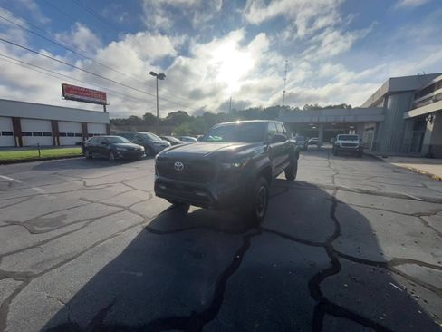 Used 2024 Toyota Tacoma TRD Off-Road AWD/4WD image 16