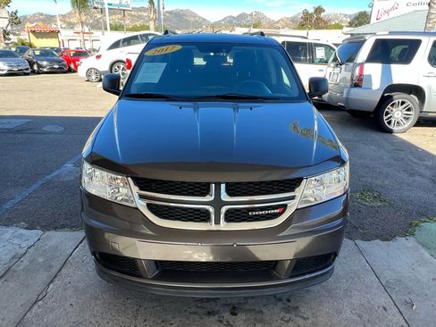 Used 2017 Dodge Journey SE image 2