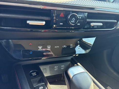 Certified 2025 Nissan Kicks SR AWD/4WD image 33