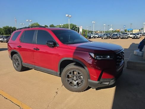 Used 2025 Honda Pilot TrailSport image 7