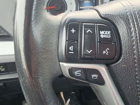Used 2016 Toyota Sienna SE Premium FWD image 7