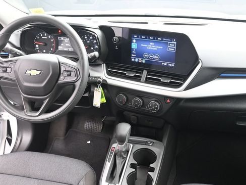 Certified 2025 Chevrolet Trax LS w/ LS Convenience Package FWD image 14