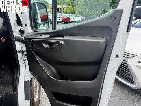 Used 2021 Mercedes-Benz Sprinter 2500 w/ Premium Package image 31