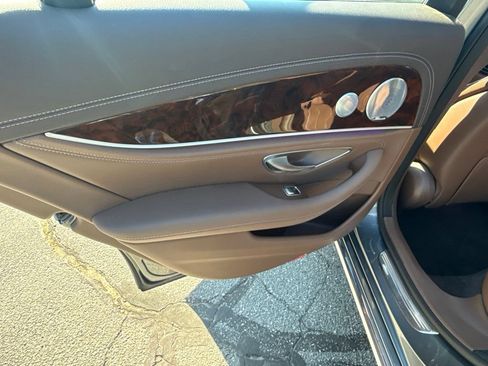 Used 2017 Mercedes-Benz E 300 4MATIC image 36
