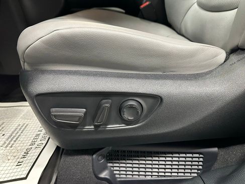 Used 2025 Toyota Sienna XLE image 13