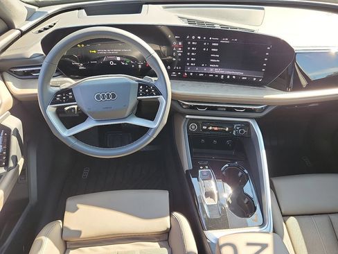 Used 2025 Audi Q5 Premium w/ Premium Plus AWD/4WD image 3