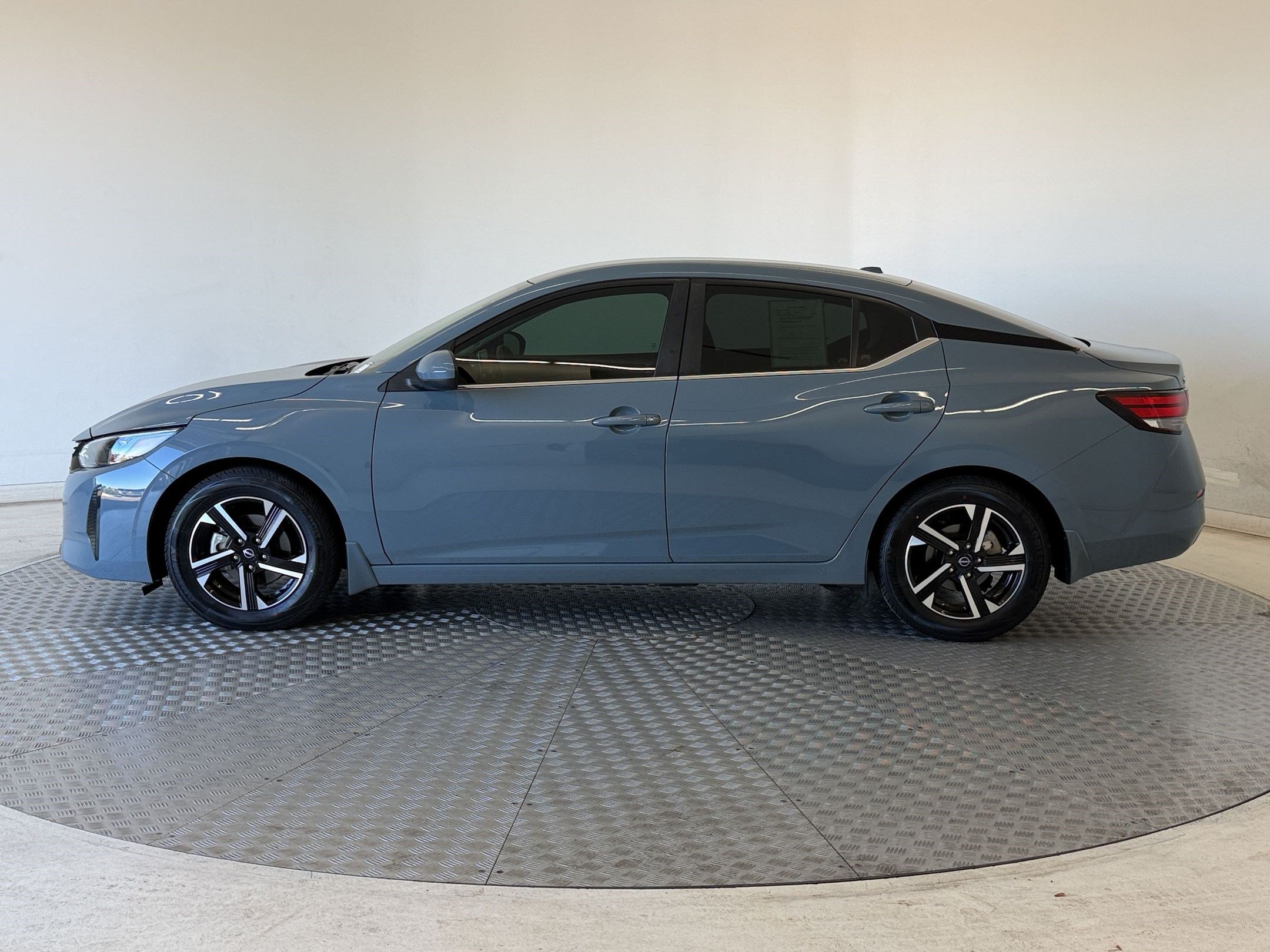 Used 2024 Nissan Sentra SV w/ Trunk Package FWD image 2