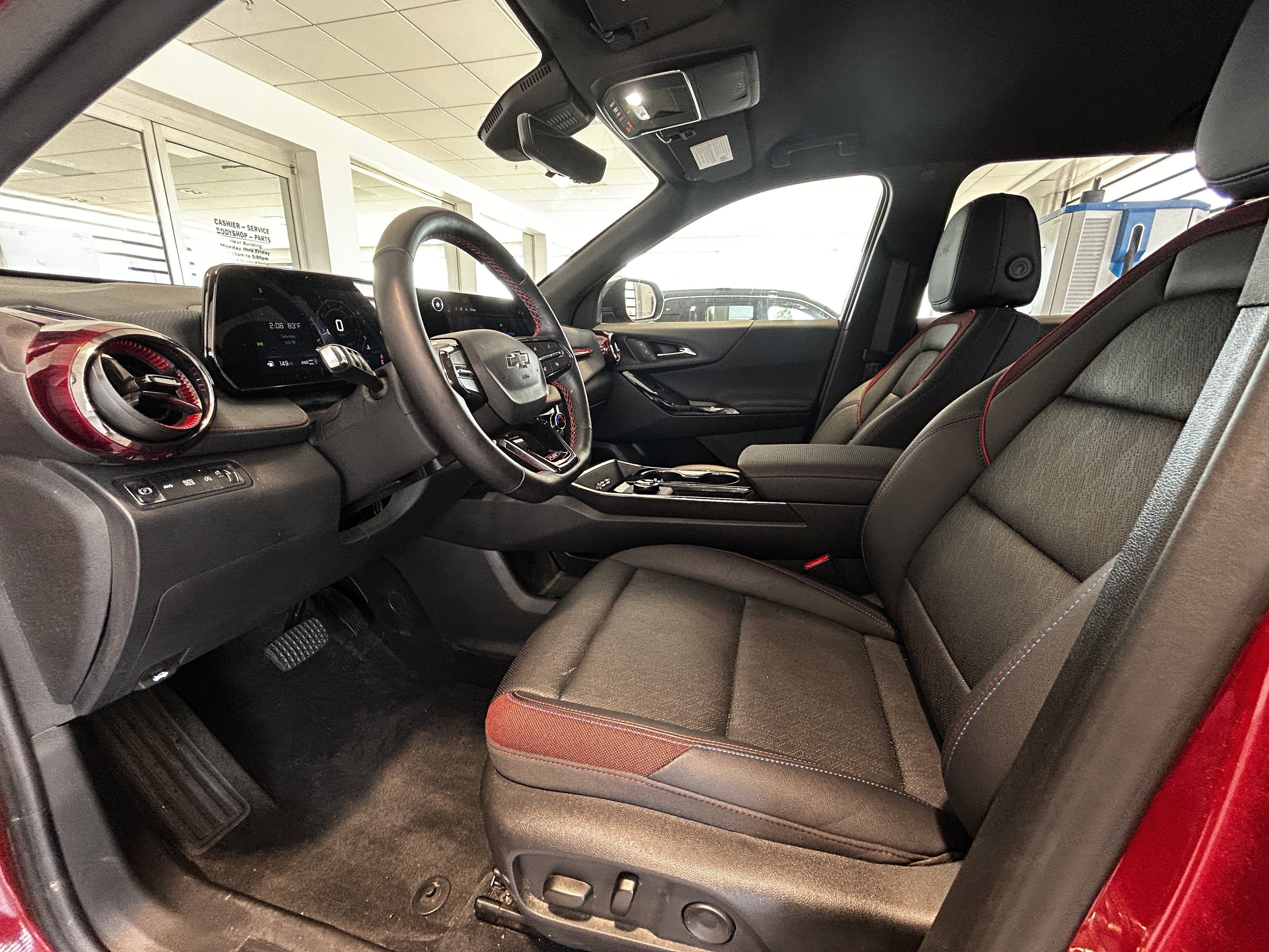 Used 2025 Chevrolet Equinox RS w/ Safety and Technology Package AWD/4WD image 2