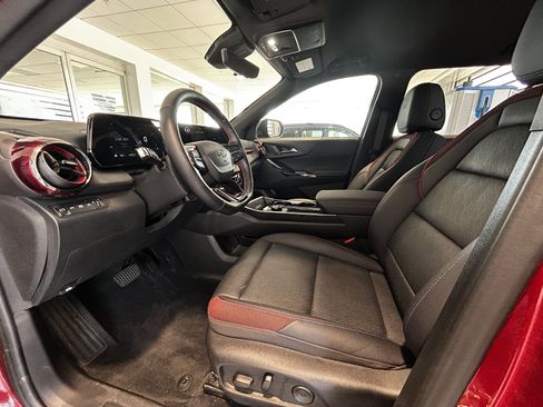 Used 2025 Chevrolet Equinox RS w/ Safety and Technology Package AWD/4WD image 2