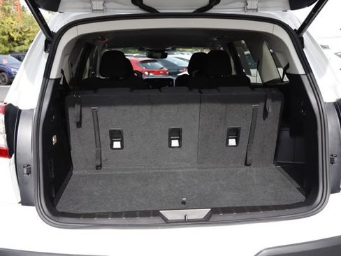 Used 2024 Subaru Ascent Premium w/ Convenience Package image 4