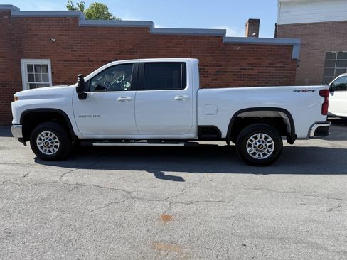 Used 2025 Chevrolet Silverado 2500 LT w/ Convenience Package AWD/4WD image 18