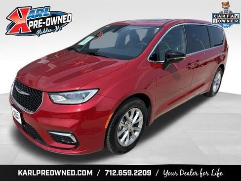 Used 2026 Chrysler Pacifica Limited FWD image 1