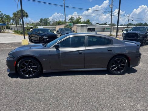 Used 2019 Dodge Charger R/T w/ Blacktop Package RWD image 2