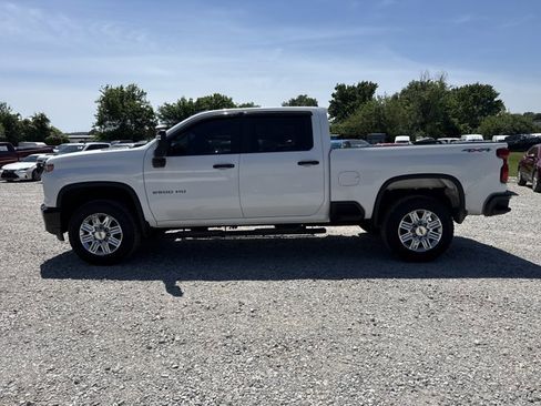 Used 2022 Chevrolet Silverado 2500 Custom w/ Custom Value Package AWD/4WD image 3