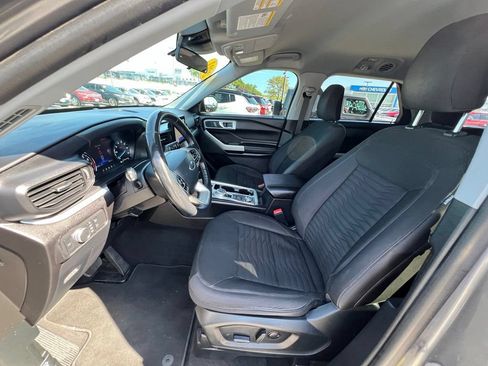 Used 2021 Ford Explorer XLT AWD/4WD image 18