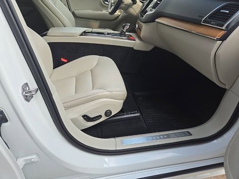 Used 2021 Volvo XC90 T6 Momentum image 74