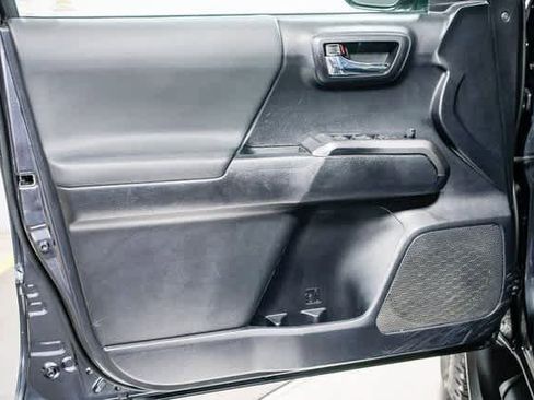 Certified 2021 Toyota Tacoma TRD Off-Road image 18