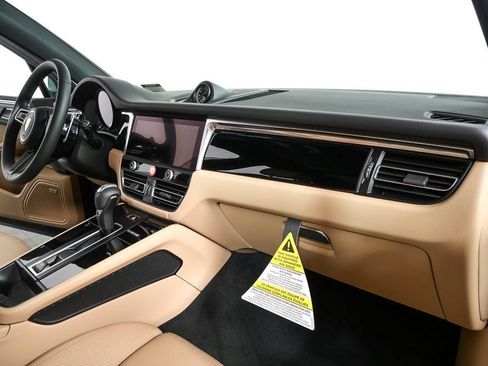 Certified 2026 Porsche Macan AWD/4WD image 26