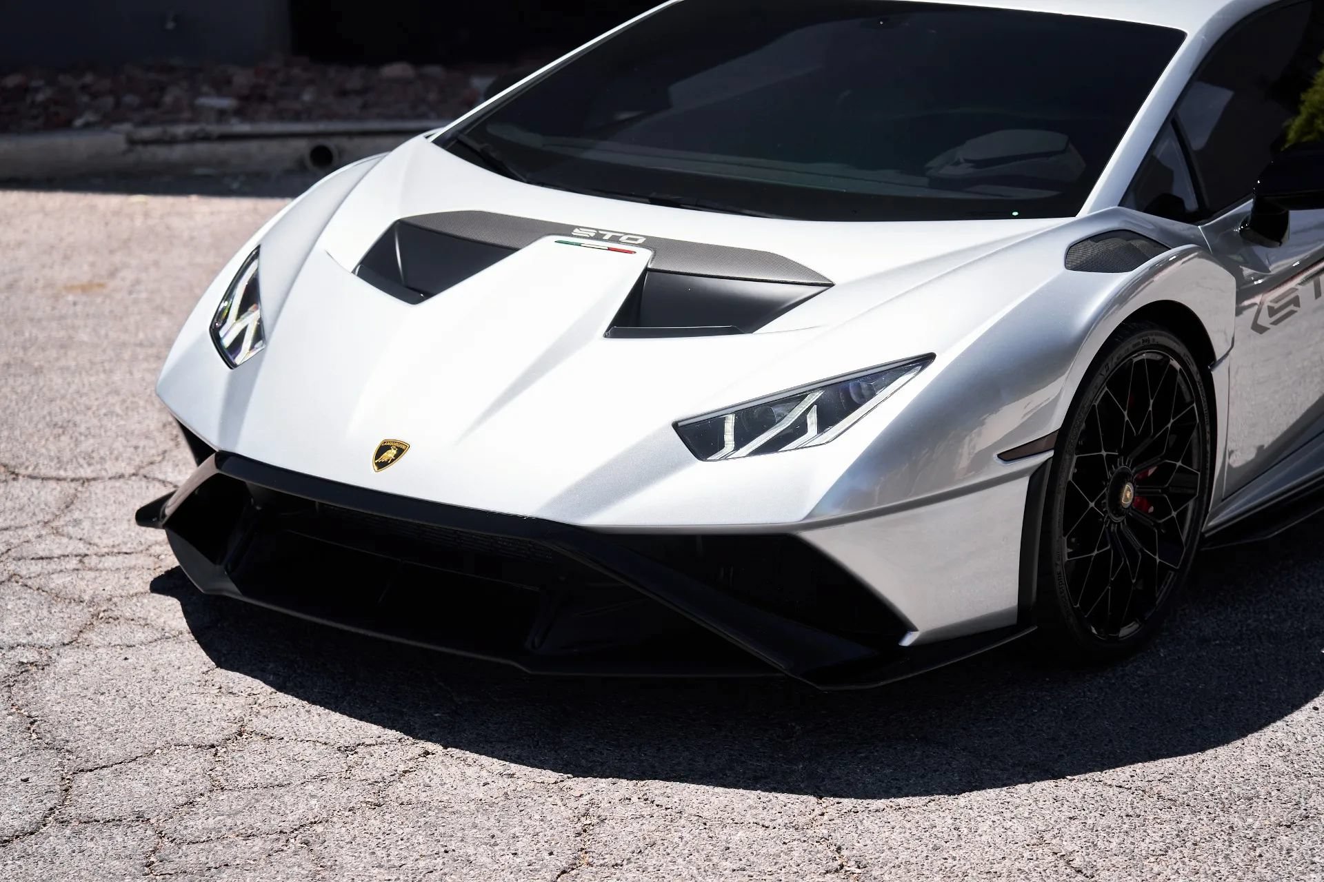 Used 2023 Lamborghini Huracan STO RWD image 3