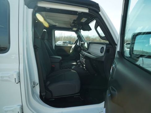 New 2025 Jeep Gladiator Sport image 17