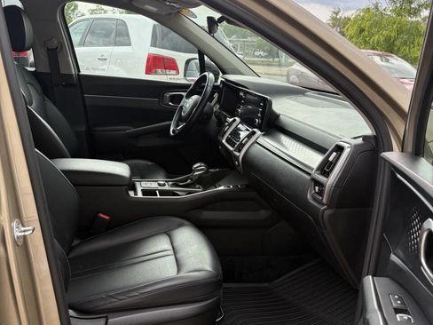 Used 2021 Kia Sorento S image 6