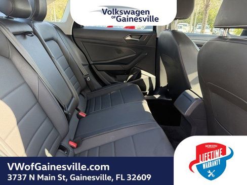 Used 2024 Volkswagen Jetta SE image 8