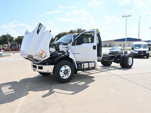 New 2026 Ford F650 2WD SuperCab Super Duty image 44