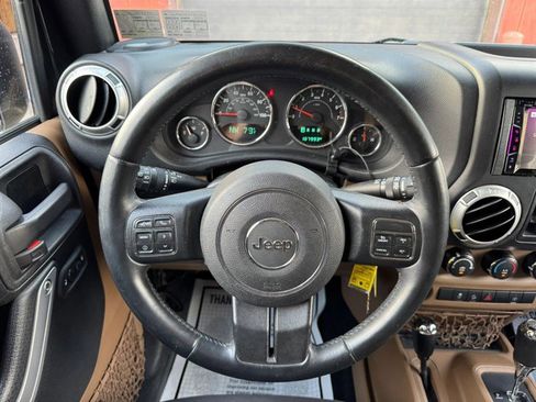 Used 2015 Jeep Wrangler Unlimited Rubicon w/ Connectivity Group image 14