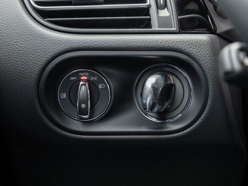 Certified 2026 Porsche Macan image 17