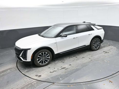Used 2025 Cadillac Lyriq Sport AWD/4WD image 14