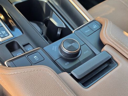 Used 2024 Toyota Grand Highlander AWD Hybrid image 31