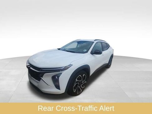 Used 2025 Chevrolet Trax RS w/ Driver Confidence Package image 10