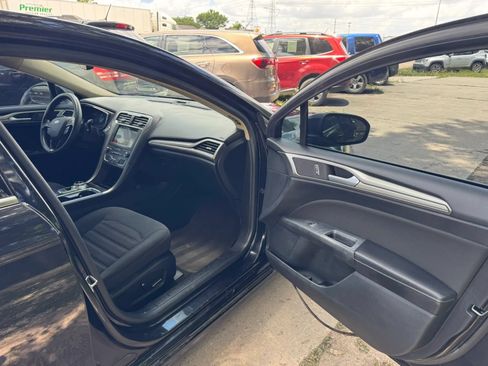 Used 2019 Ford Fusion SE FWD image 23