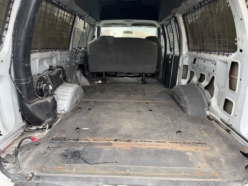 Used 2010 Ford E-350 and Econoline 350 XLT image 23