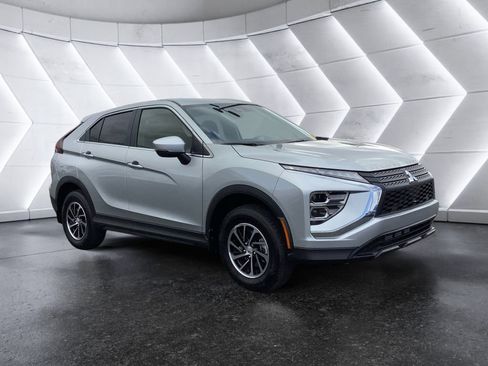 Used 2025 Mitsubishi Eclipse Cross ES image 1