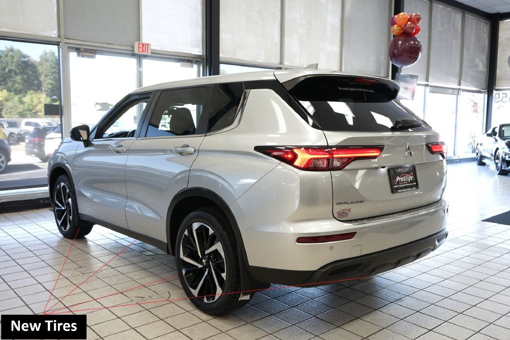 Used 2022 Mitsubishi Outlander ES AWD/4WD image 4